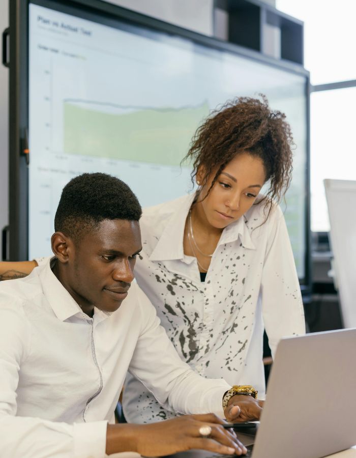 Woman faculty member helping finance student